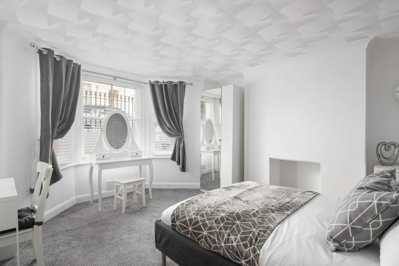 The Roost Group - Stylish Apartments Грейвсенд Экстерьер фото